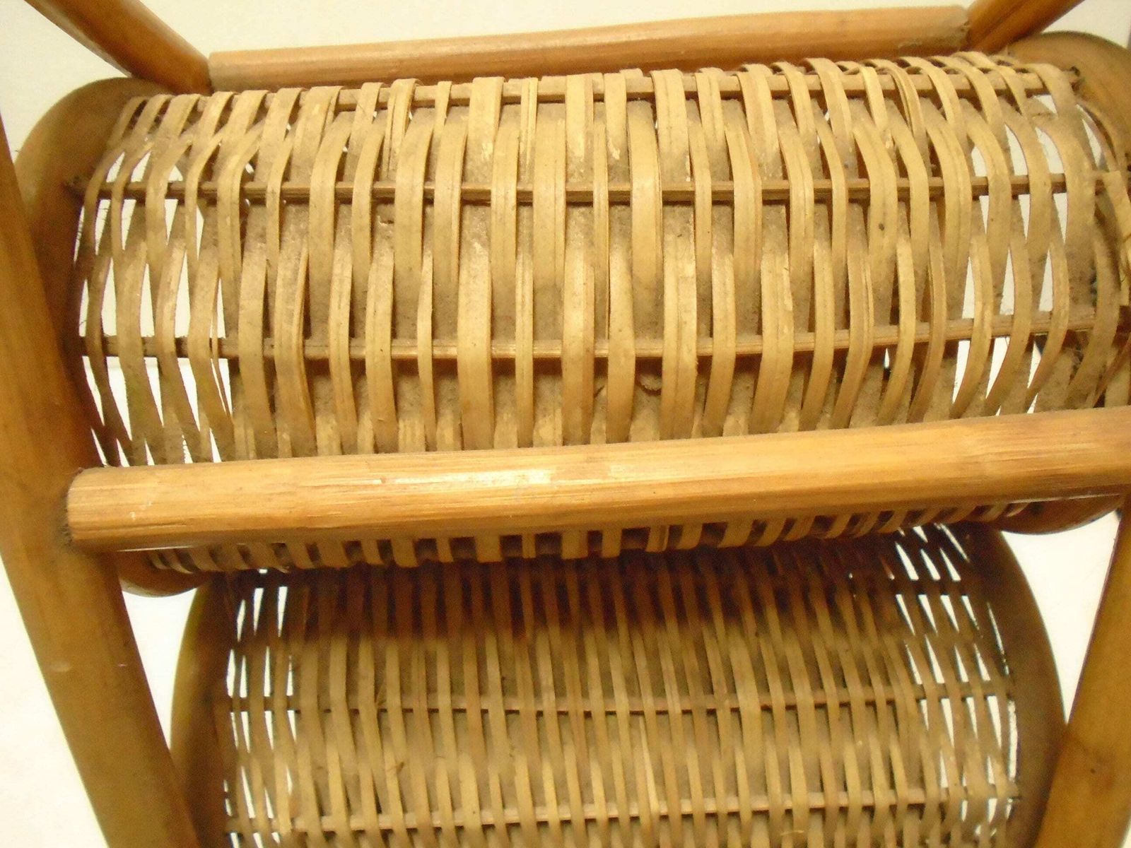 Vintage Bamboo And Wicker 5 Bottle Wine Rack, Portable Retro Bottle Holder, Natural Fiber Bottle Holder photo Home Decor