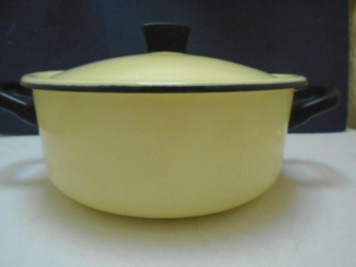 Vintage French Extra Large Yellow Enamel Pan, Yellow 1950s Stove Top Casserole, Yellow Marmite 2.390 Kg photo furniture