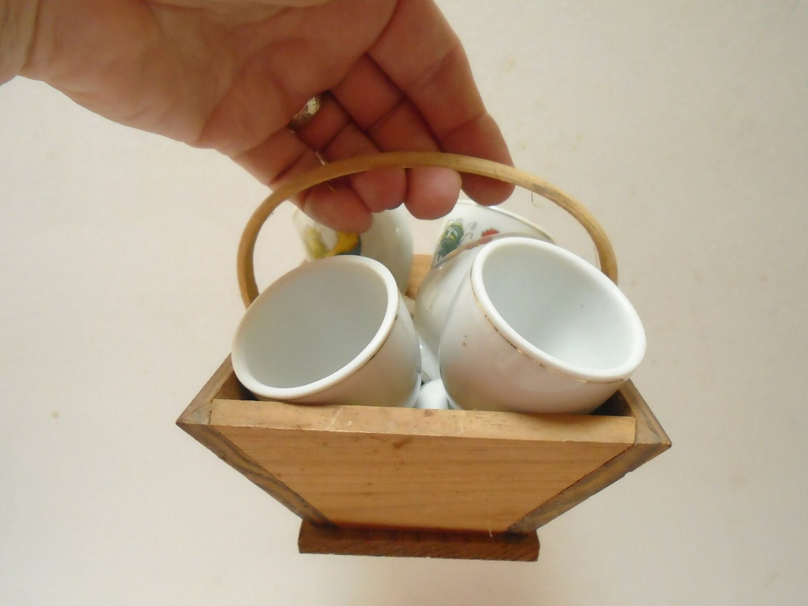 Vintage French Wood Basket With 2 Porcelain Egg Cups And 1 Salt Shaker, Cockerel Design Coquetier photo 70.0