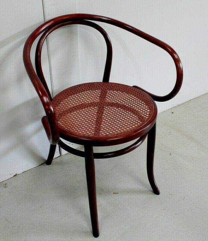 Thonet Armchair N°209 “Le Corbusier” – 1920 photo for sale