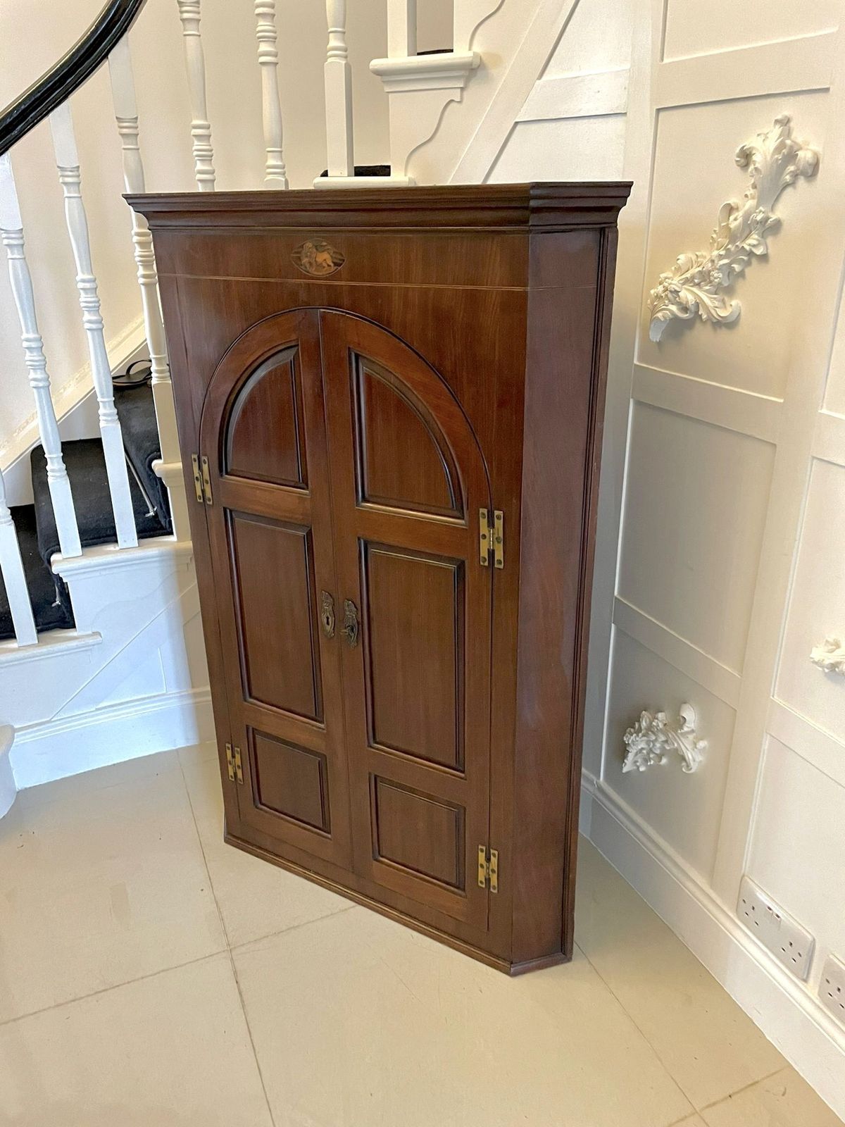 Fine Quality Antique Mahogany Hanging Corner Cabinet photo vinterior
