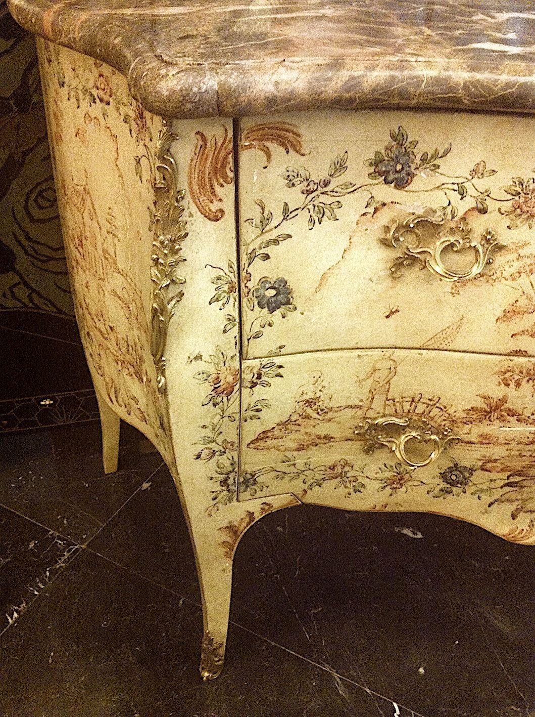 Painted Louis XV Style Genoese Chest Of Drawers photo vinterior