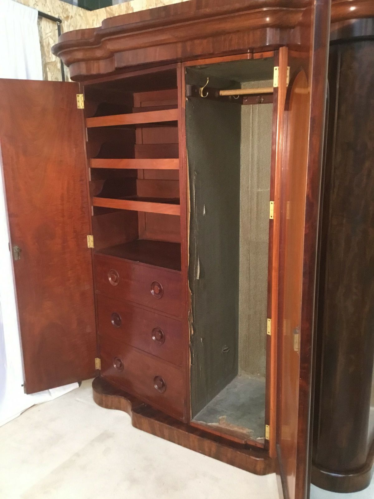 photo vinterior Fabulous Mid Victorian Compactum Wardrobe
