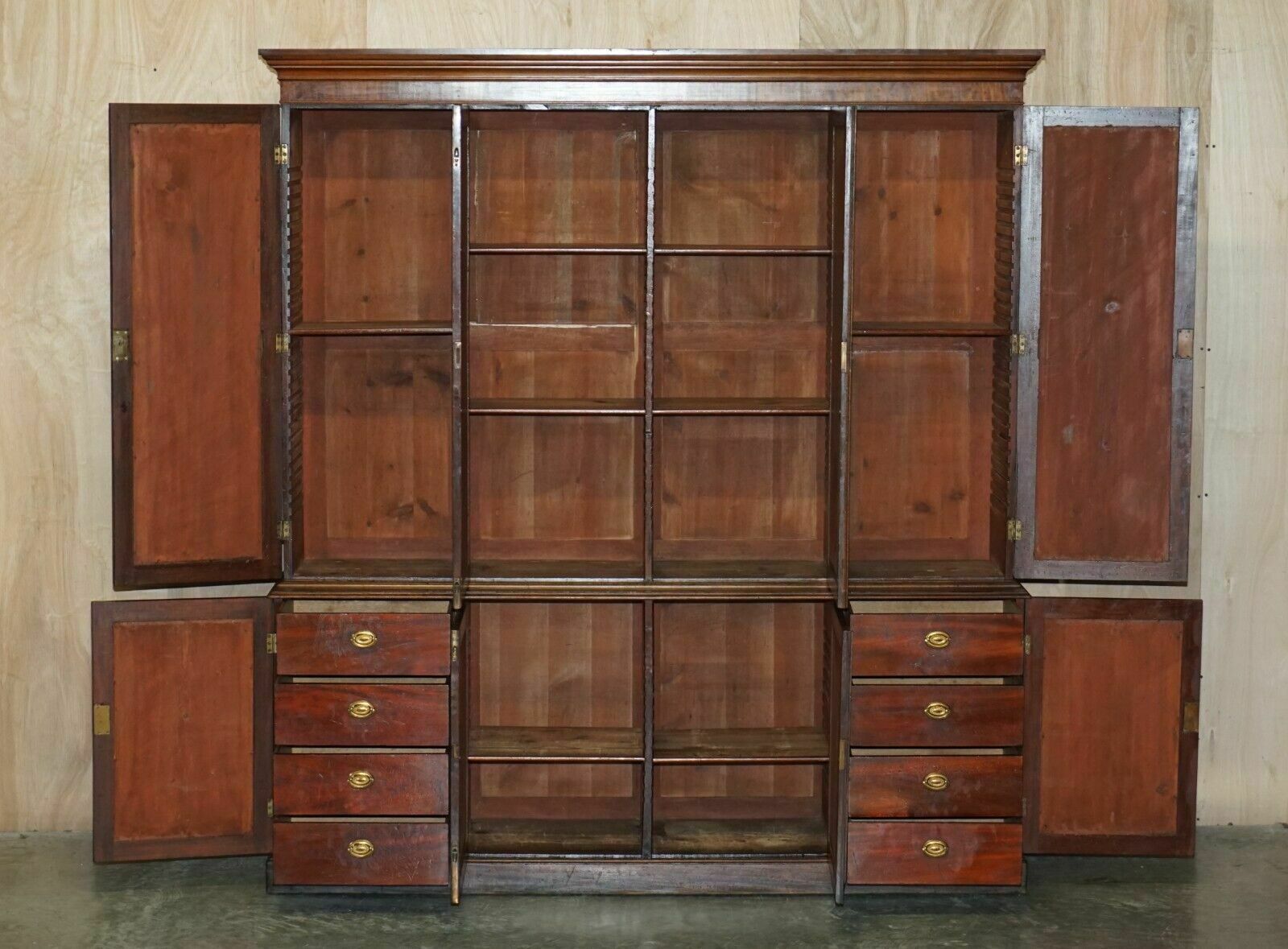 photo vinterior Stunning Antique Victorian Mahogany & Embossed Leather Library Bookcase Cupboard