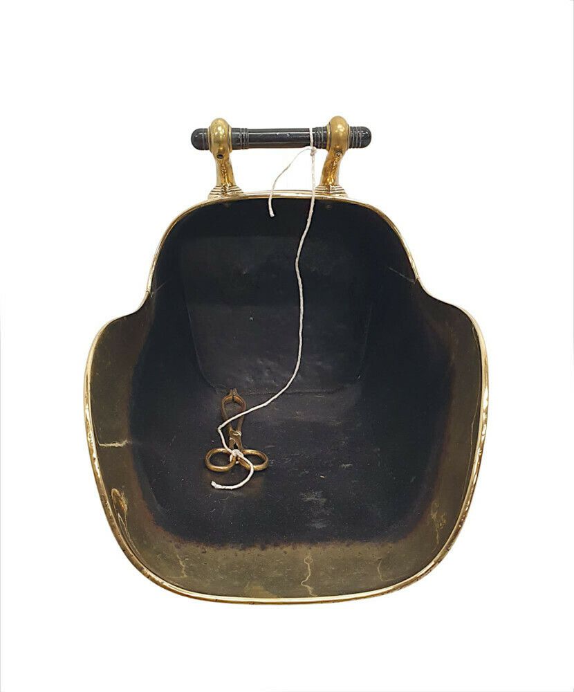 A Fabulous 19th Century Polished Brass Helmet Coal Scuttle photo 399.0949