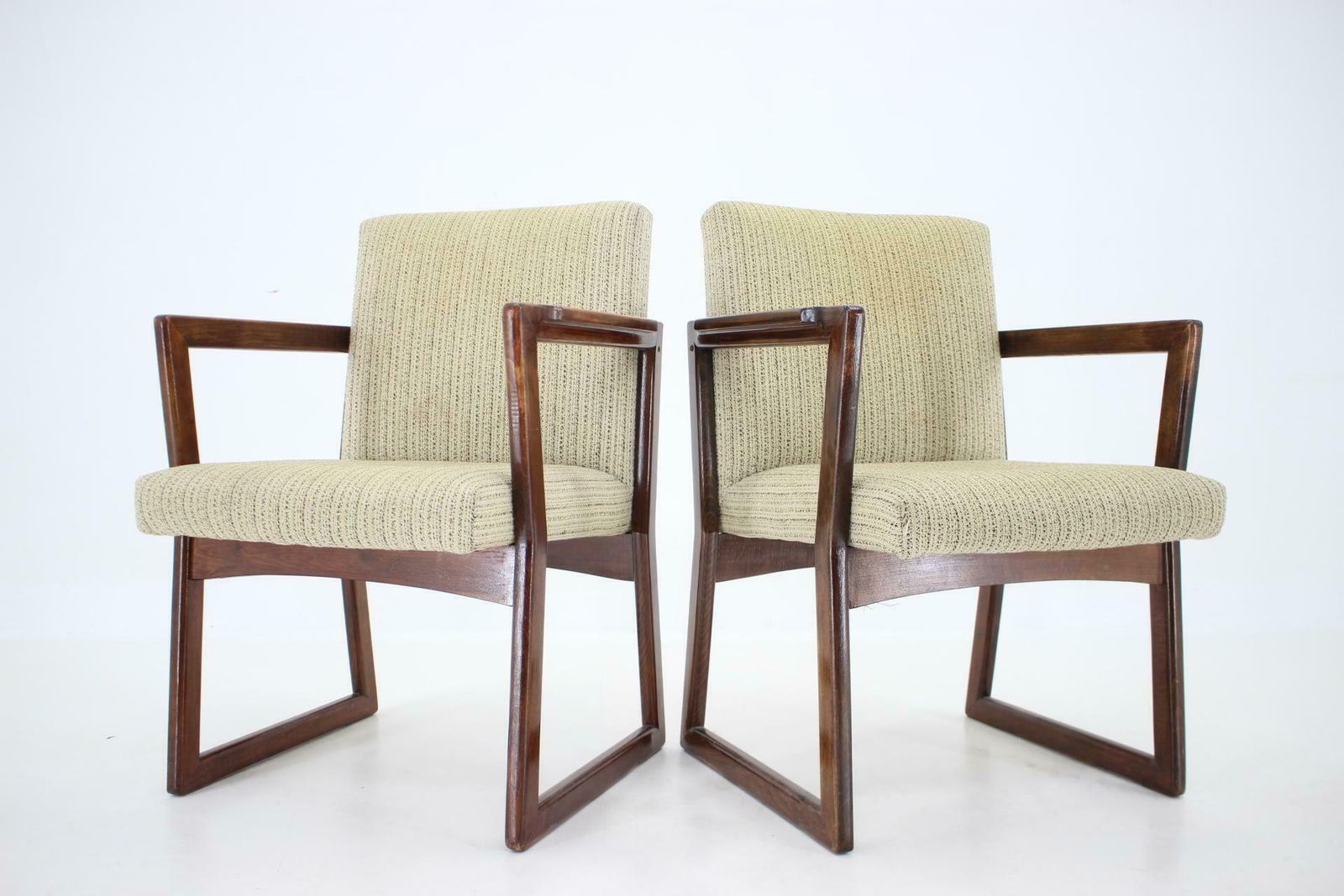 1960s Pair Of Beech Armachairs, Czechoslovakia photo vinterior