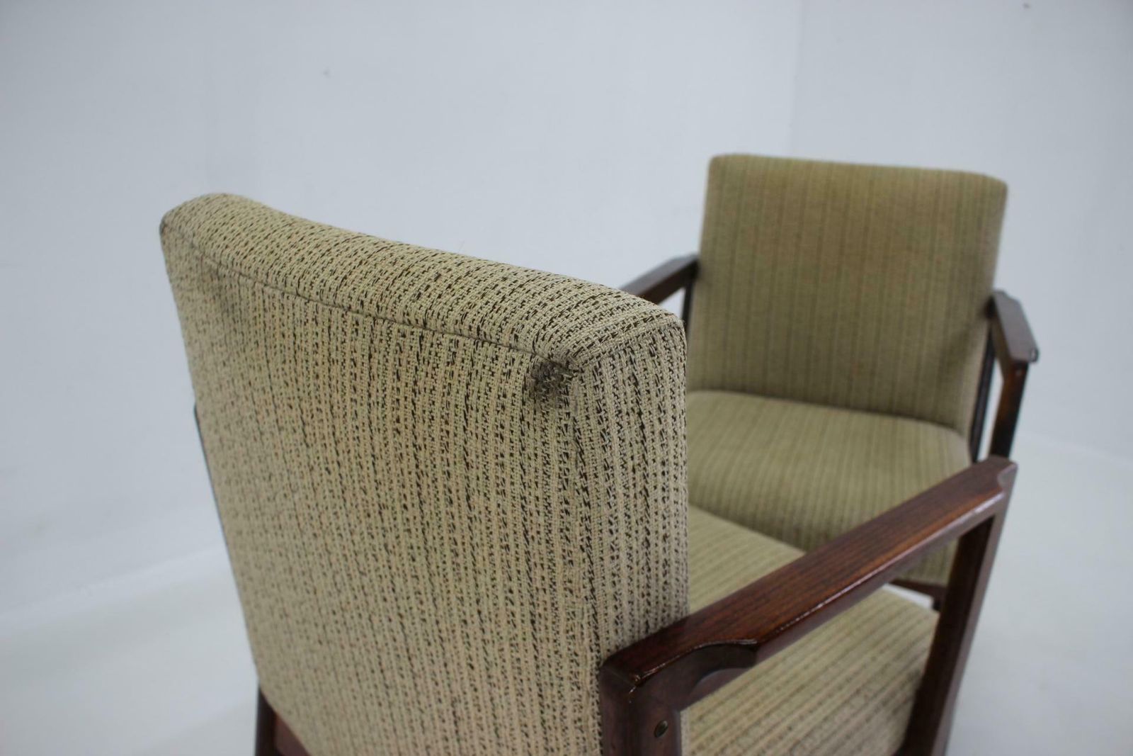 photo vintage 1960s Pair Of Beech Armachairs, Czechoslovakia