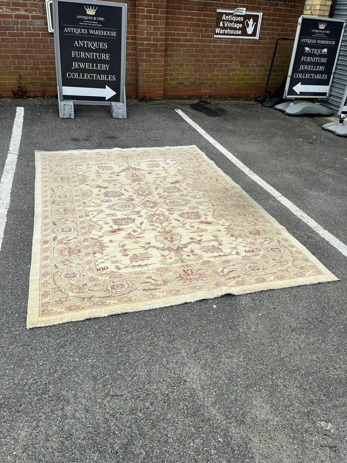 photo furniture Country House Carpet/ Rug, Superb Quality. Floral Pattern