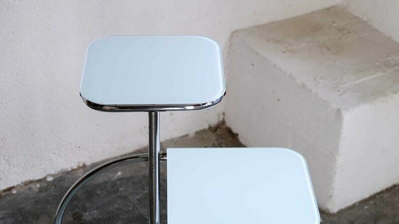 photo furniture Large Bauhaus étagere With Black Or White Glass Tops