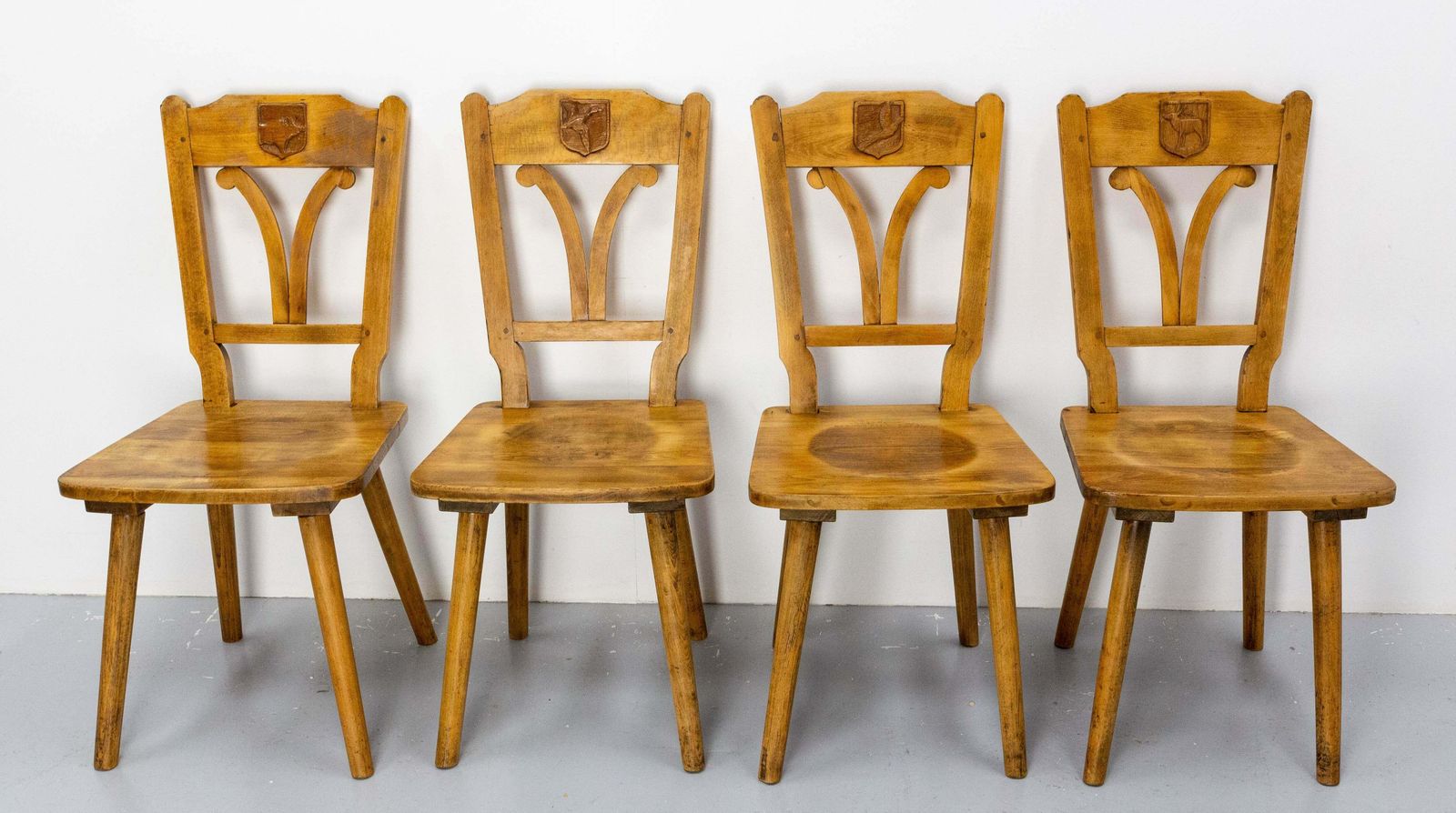 Set Of Table & Four Chairs In The Hunting Theme Oak, France, Mid 20th Century photo Furniture