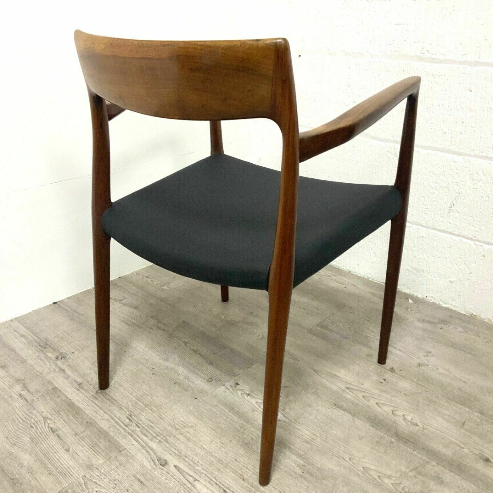 photo vinterior A Pair Of Niels Otto Moller Rosewood Model 57 Office Dining Chairs In Black Leather Rare