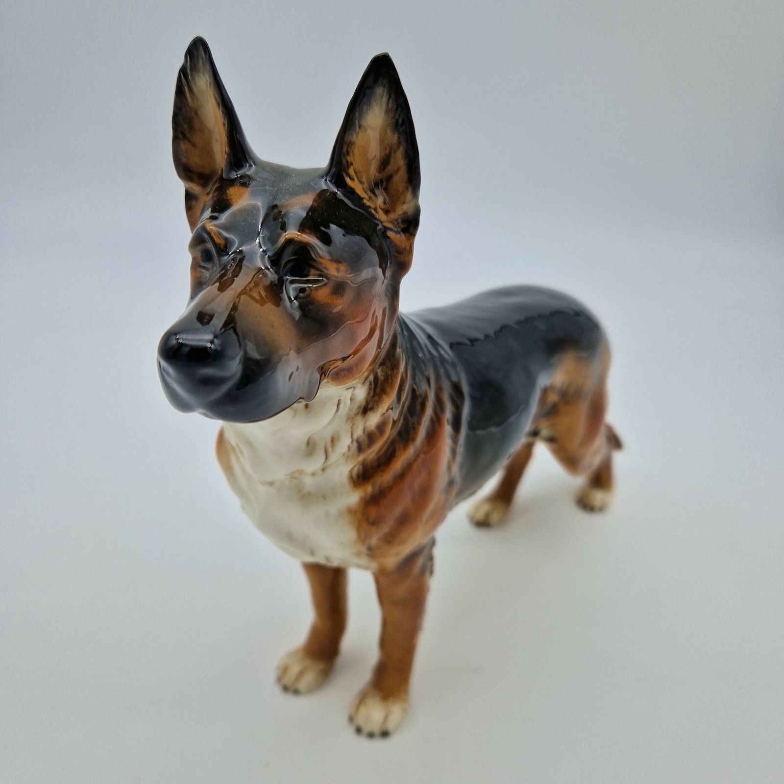 Porcelain Figurine " German Shepherd" From Frobik By Göbel. 1970   1975 photo vinterior