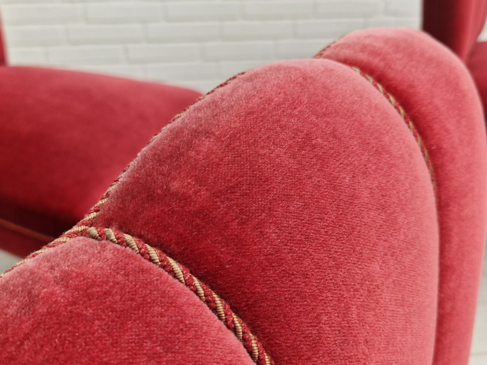 1950s, Danish Design, Set Of 4 Dinning Chairs, Oak Wood, Cherry Red Velour. photo vinterior