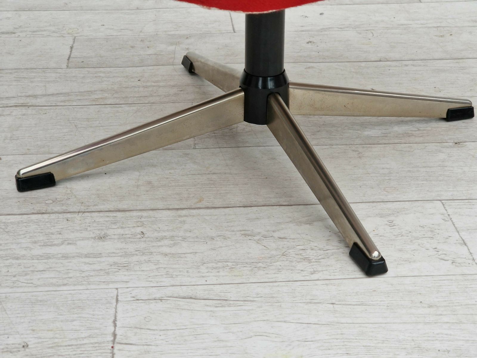 1960s, Scandinavian Design By Karl Eric Klote, Swivel Lounge Chair, Furniture Wool. photo furniture