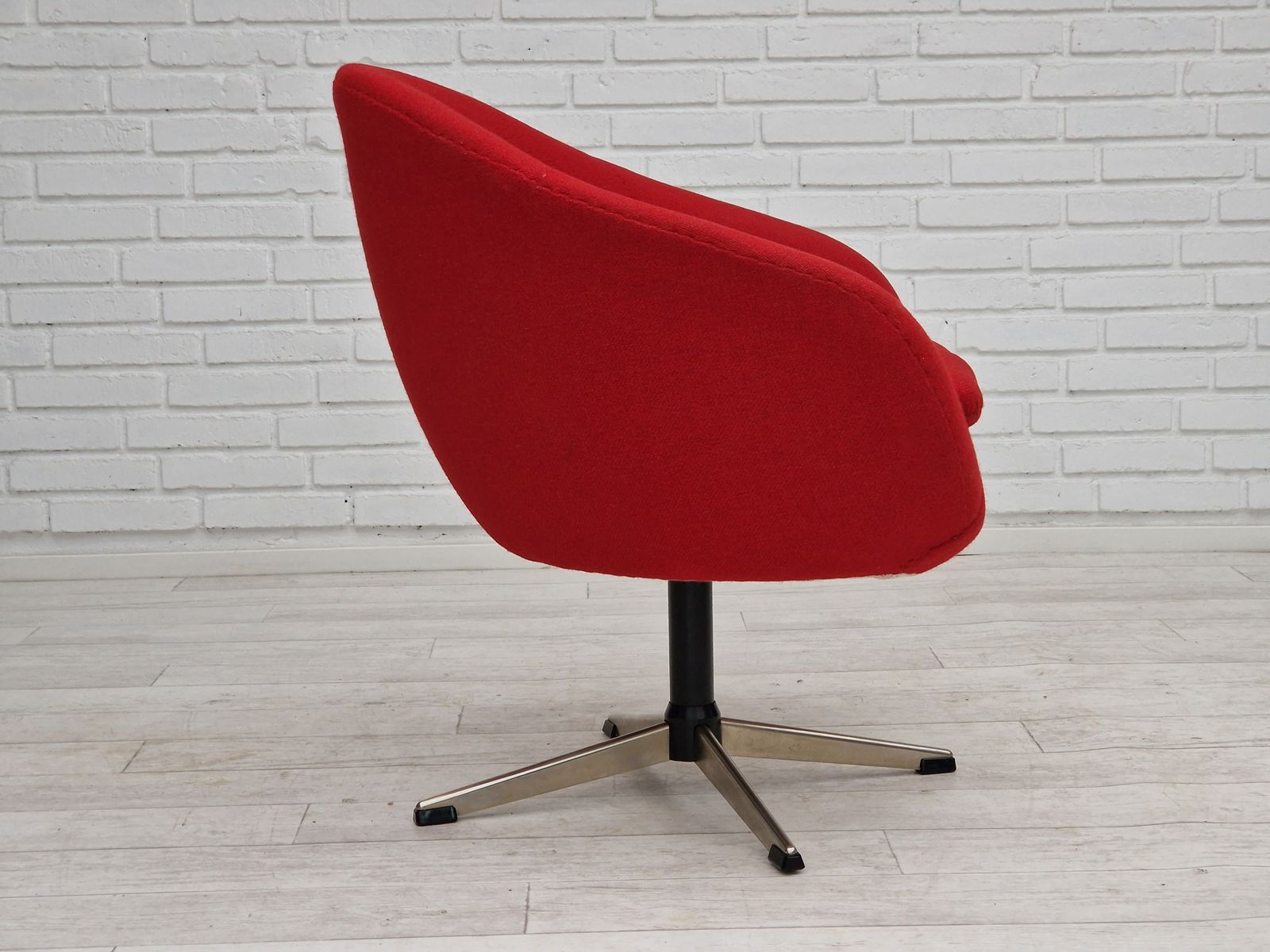 Ca. Jaren 1960, Scandinavisch Design Van Karl Eric Klote, Draaifauteuil, Wollen Bekleding. photo vinterior