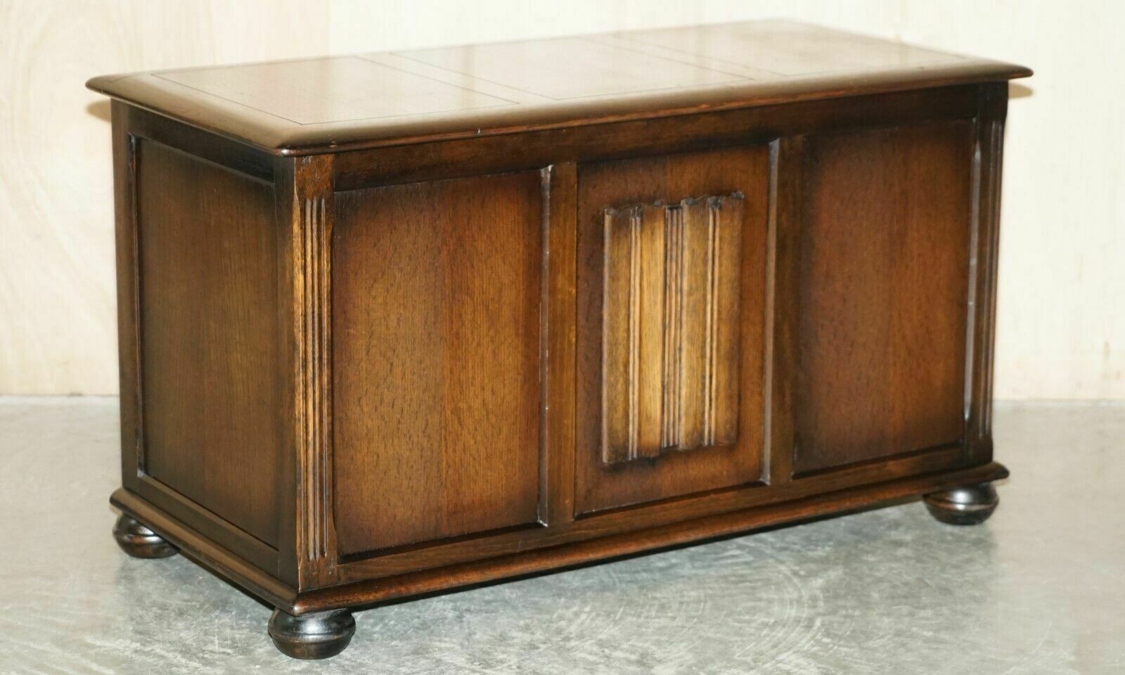 Vintage Jacobean Style English Oak Linen Trunk Or Chest For Clothes Toys Etc