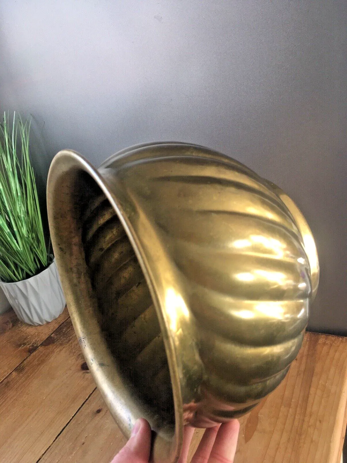 photo furniture Vintage Brass Planter Plant Pot Reeded Rippled Finish 60's 70's Retro Boho Chic