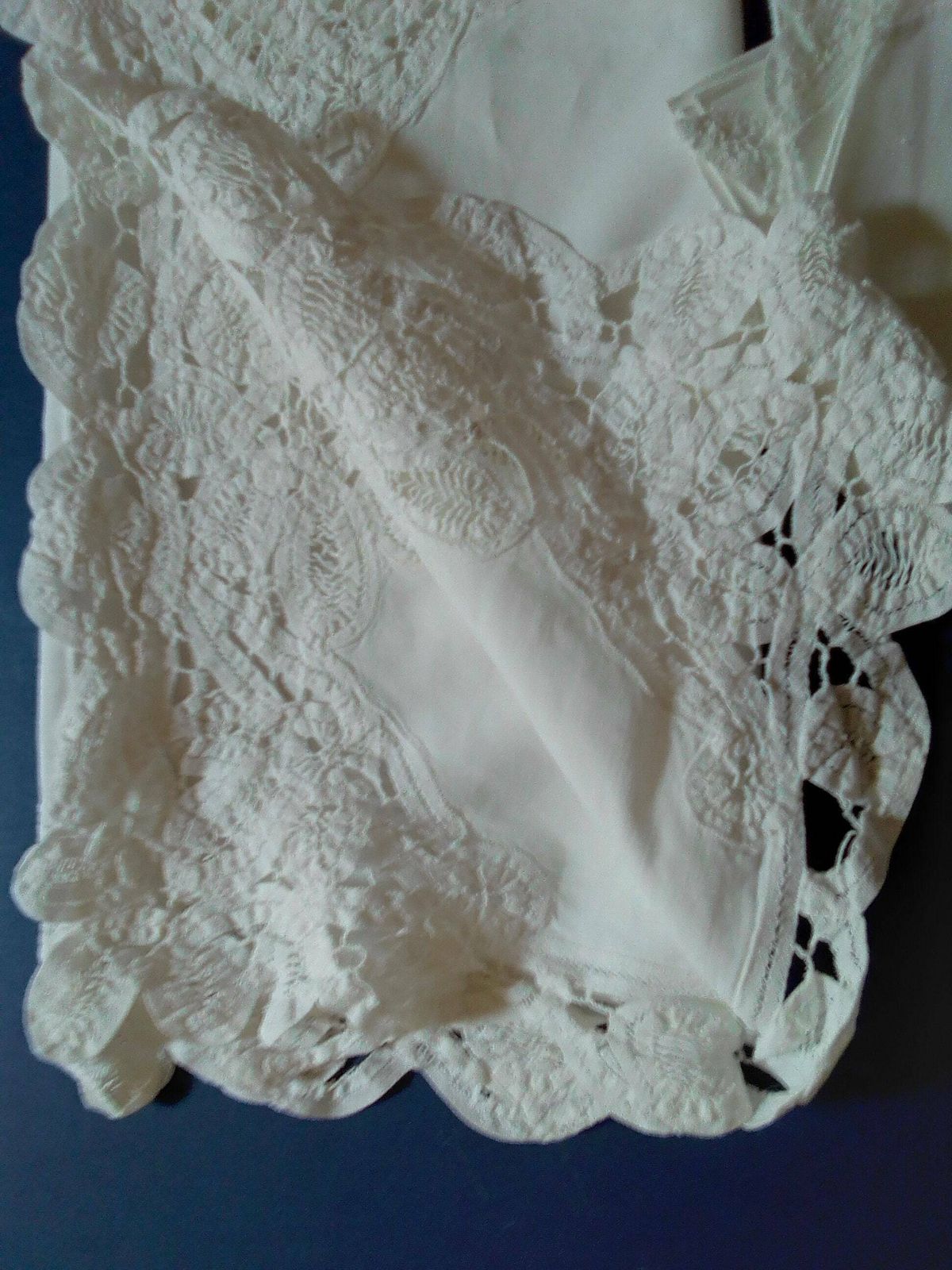 Vintage French Cotton Richelieu Lace Table Runner And 4 Napkins, Table Doily Lace Edging And Serviettes photo vinterior