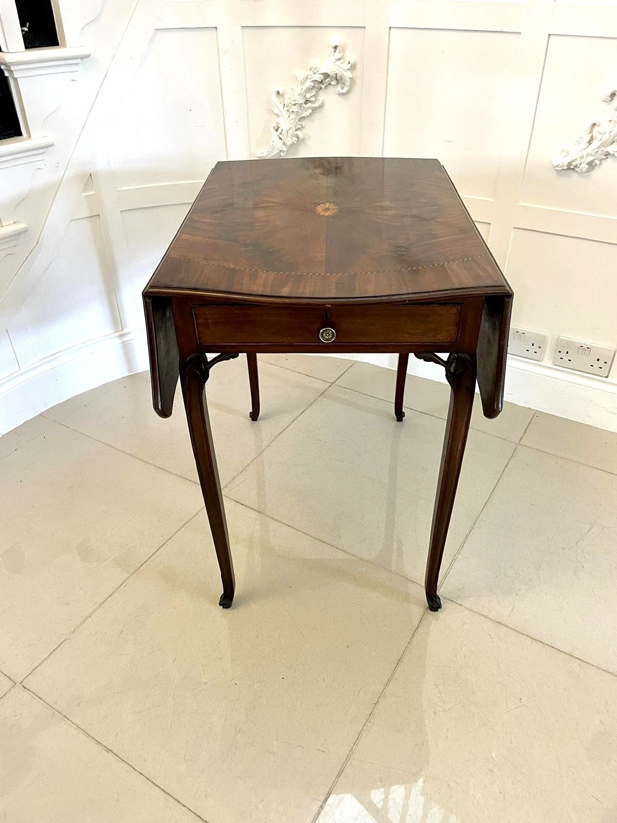 photo furniture Antique 18th Century Quality Mahogany Inlaid Butterfly Pembroke Table