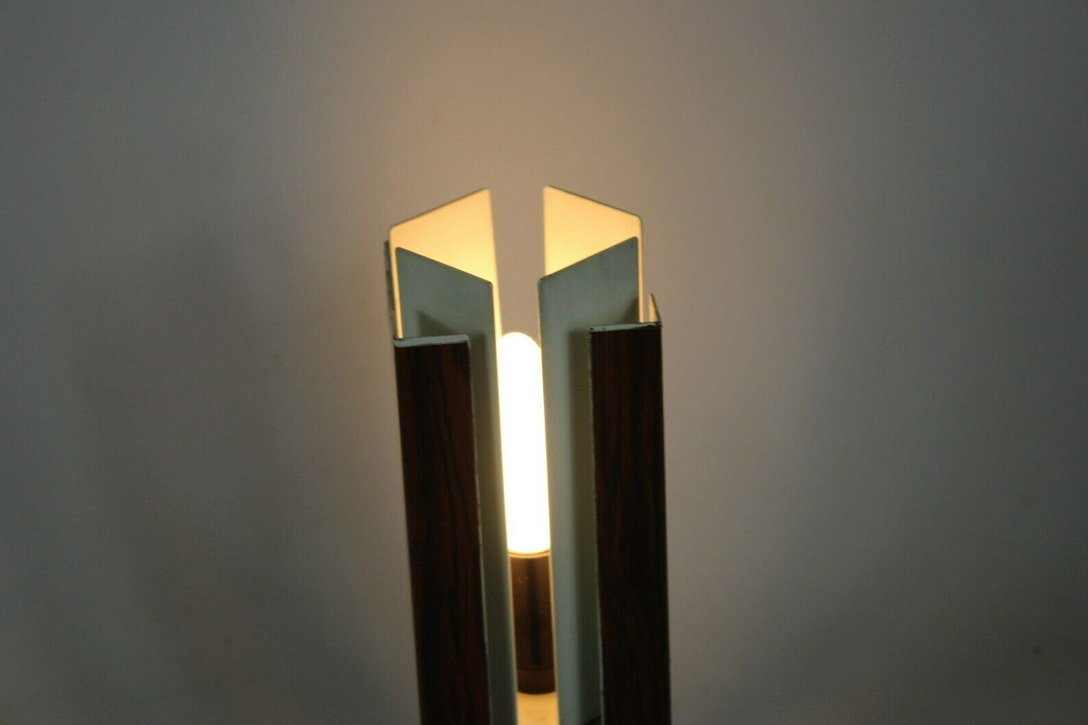 photo furniture Mid Century Modern Draaibare Tafellamp, Gemaakt Door Philips, Mogelijk Louis Kalff