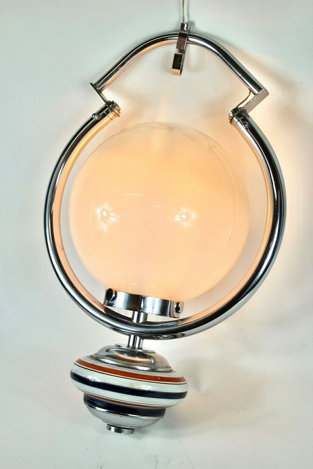 photo furniture Vintage Opaline Hanglamp – Bol In Verchroomd Buisframe Met Keramische Voet
