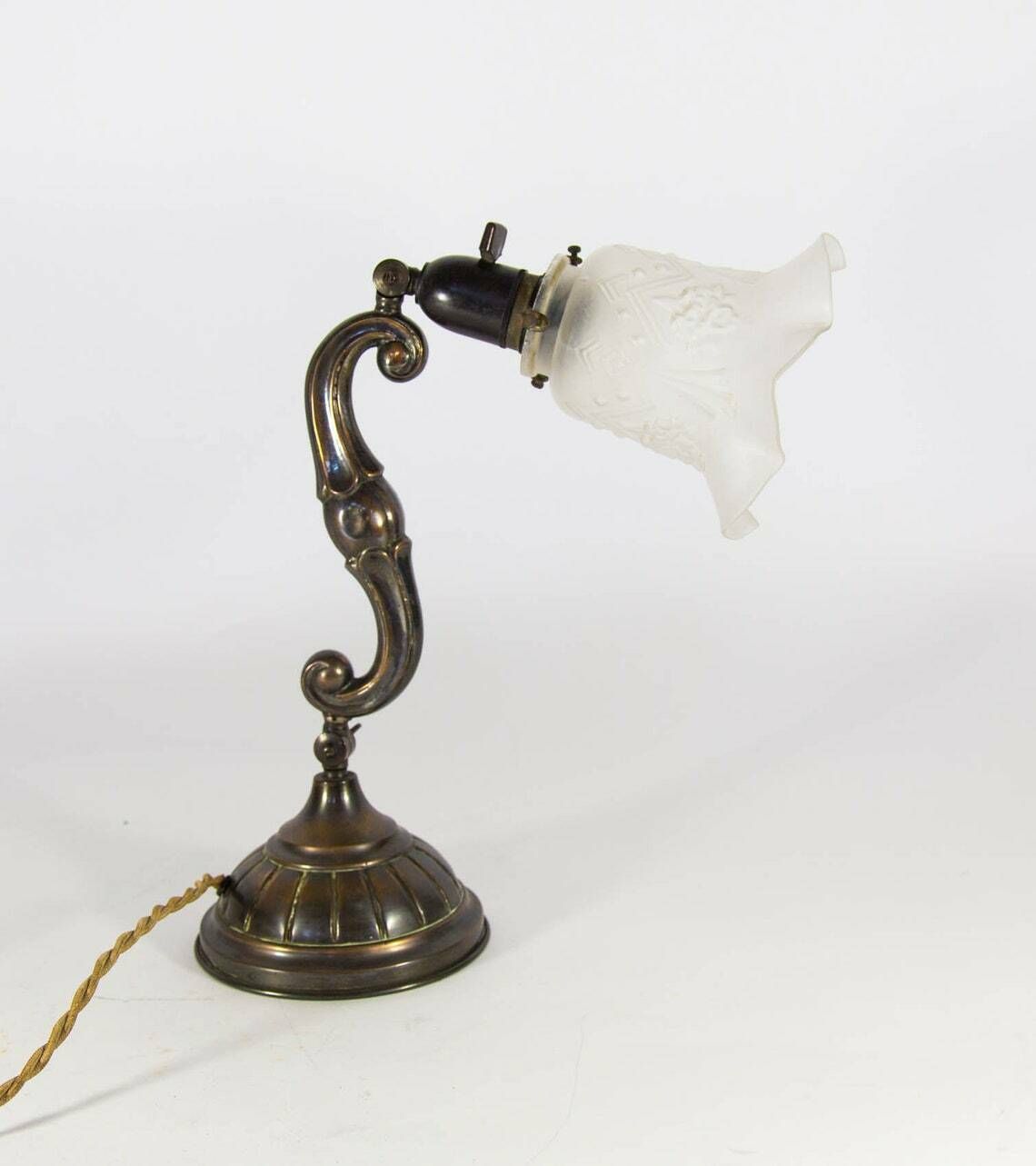 Art Deco Bureaulamp Met Geperst Glas En Bakeliet Fitting