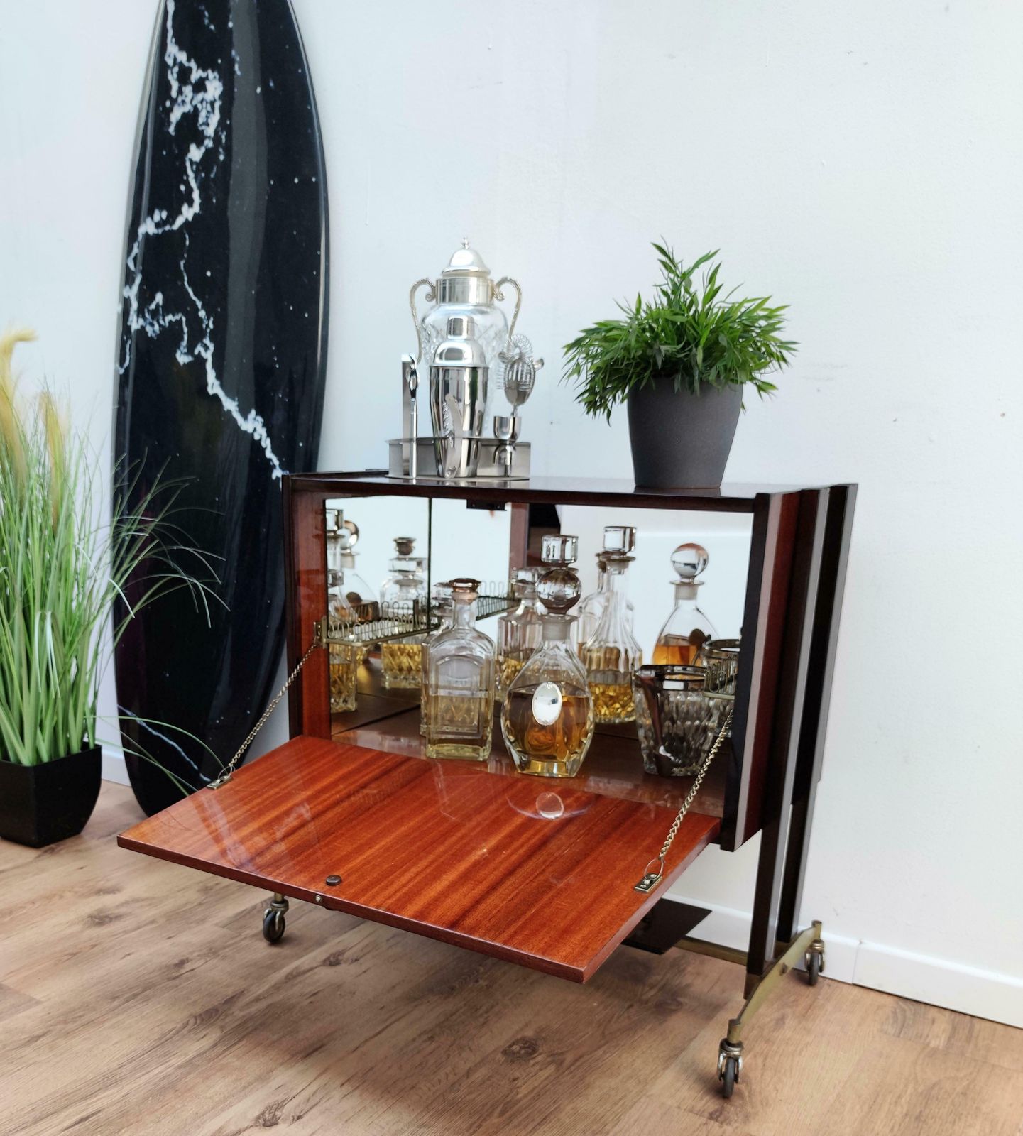 1950s Midcentury Regency Italian Wood, Brass And Mirror Dry Bar Cabinet Cart photo for sale