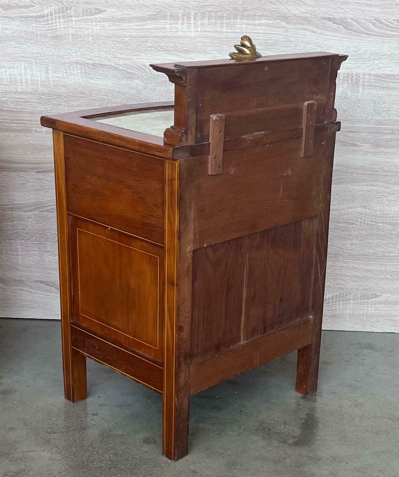 photo furniture Tables de chevet françaises de style Louis XV en bois de citronnier, une porte - paire