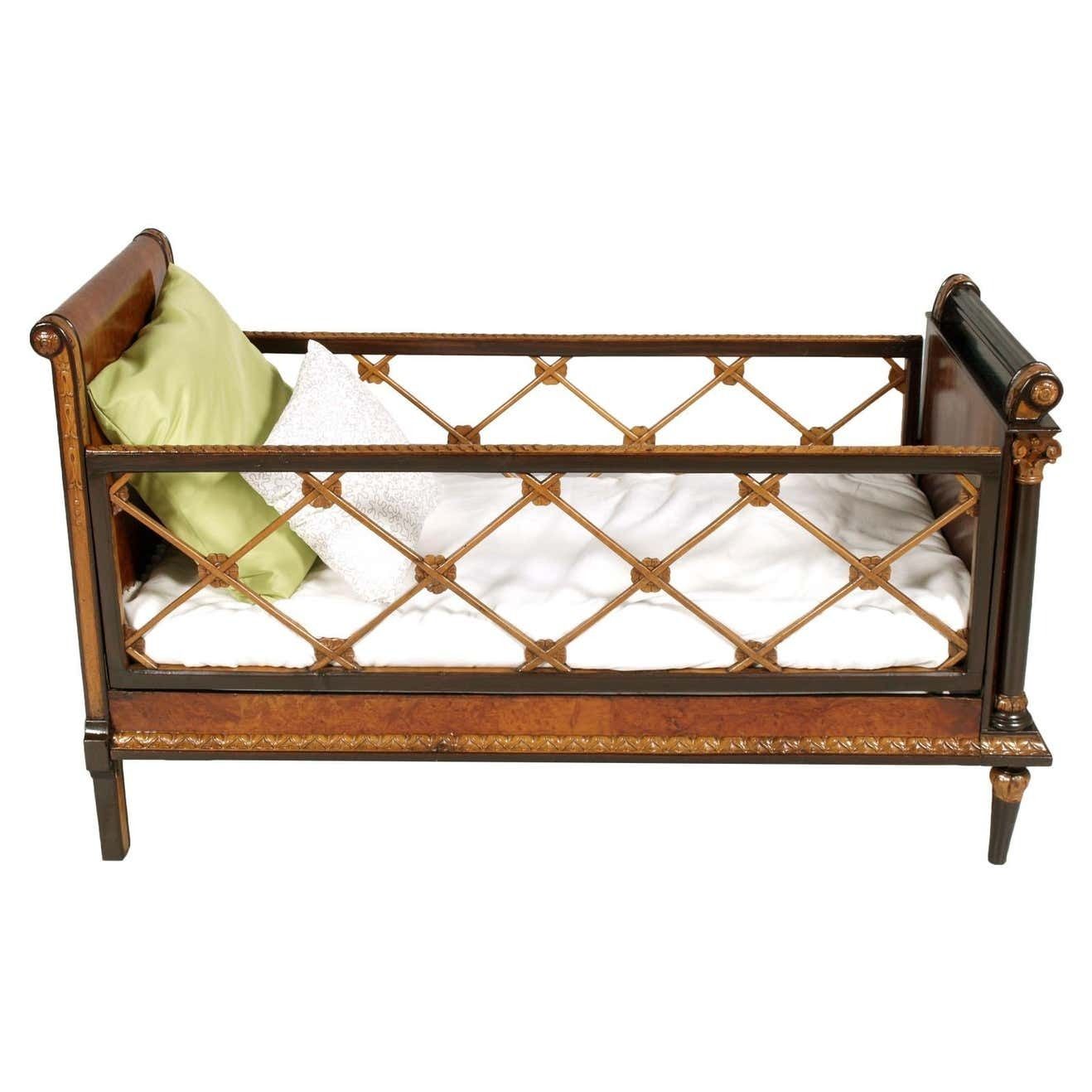 Cantù Baby Bed Cot In Burl Walnut, Walnut & Carved Maple Paolo Buffa Attributed photo furniture