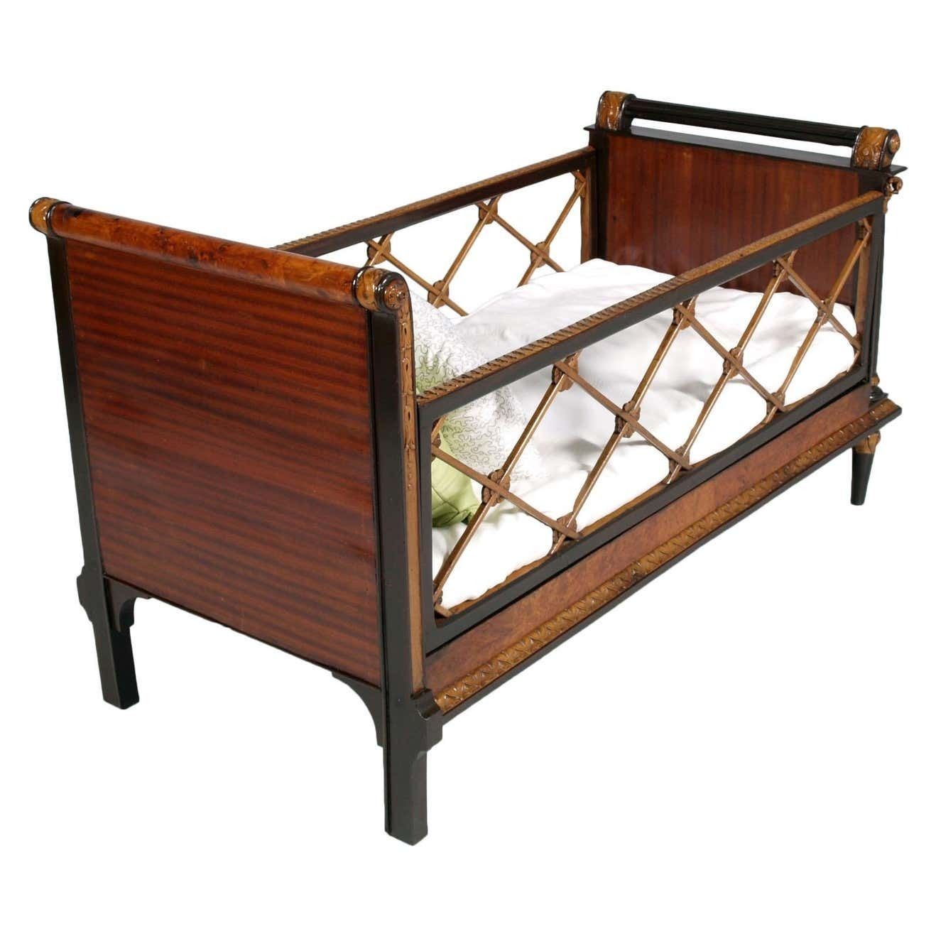 Cantù Baby Bed Cot In Burl Walnut, Walnut & Carved Maple Paolo Buffa Attributed photo for sale