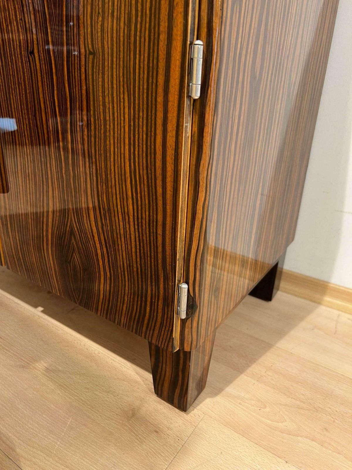 photo vintage Small Art Deco Drinks Cabinet, Macassar Veneer, France, Circa 1930