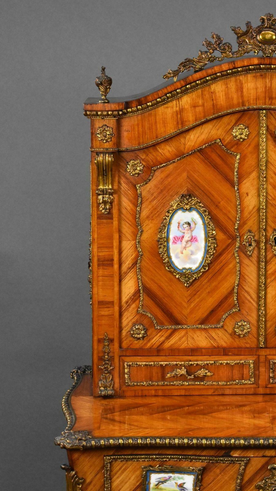 19th Century Walnut Bonheur Du Jour photo vinterior