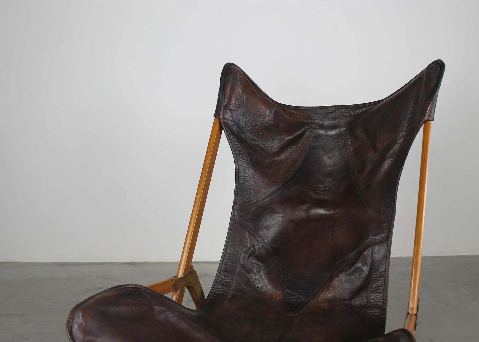 Vittoriano Viganò Tripolina Folding Chair In Wood And Leather 1930s Italy photo for sale