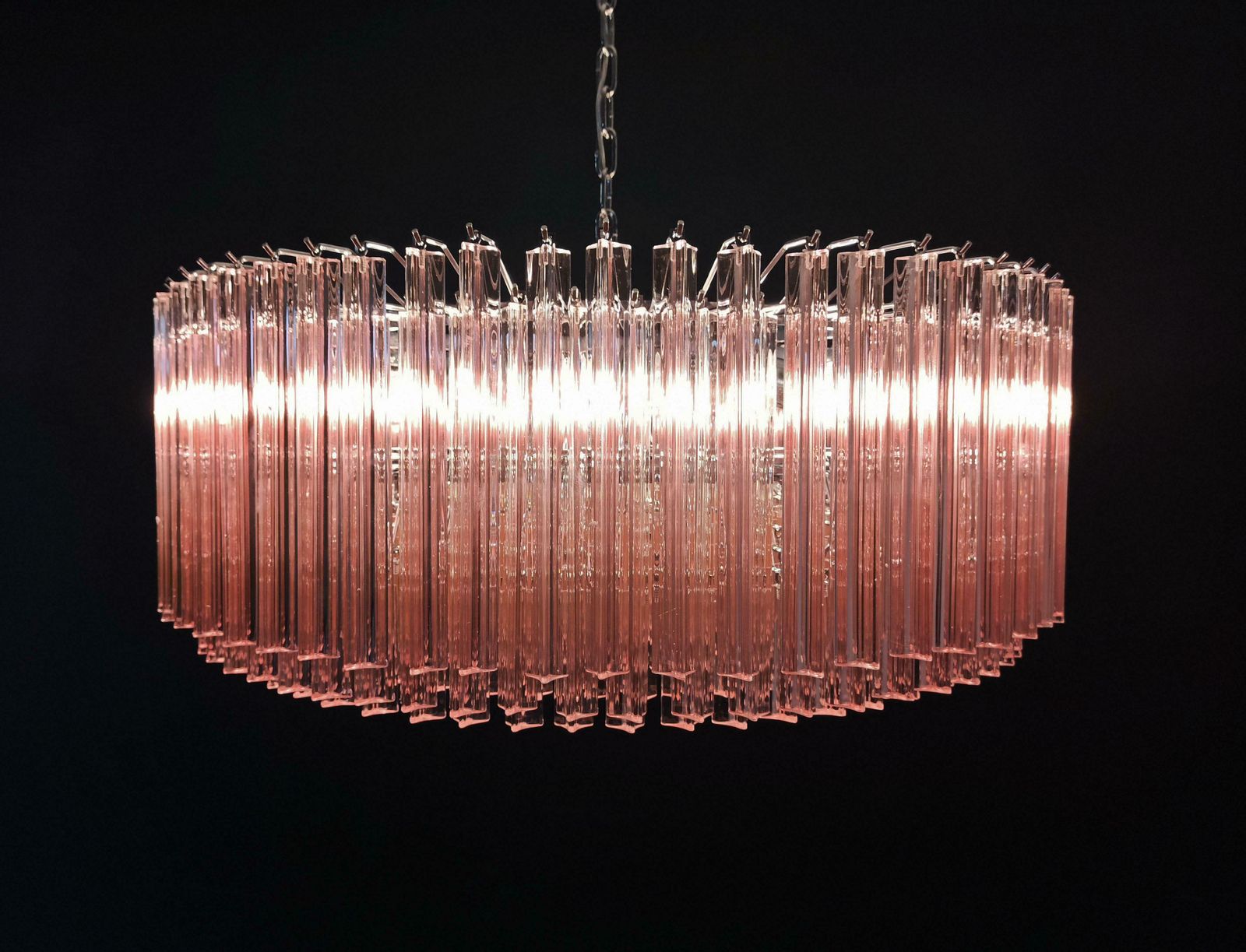 photo vinterior Huge And Amazing Triedri Murano Glass Chandelier   391 Pink Prims Triedri
