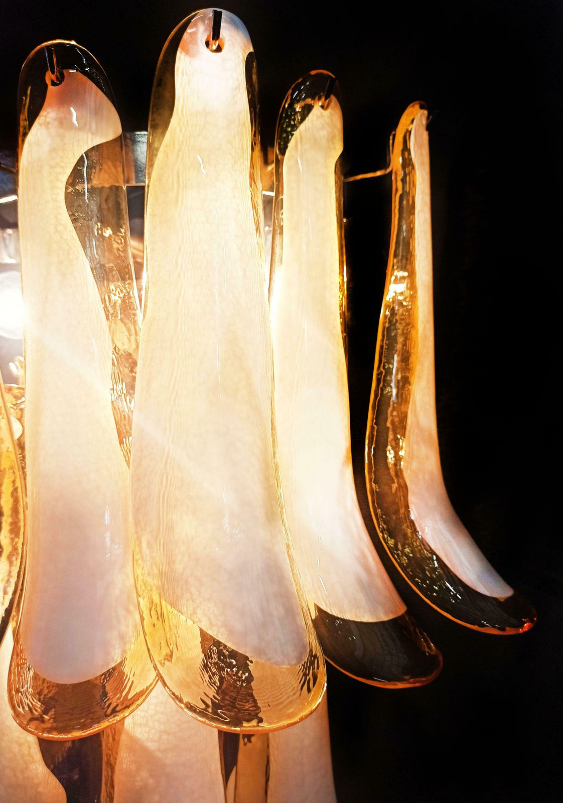 photo vinterior Pair Of Vintage Italian Murano Wall Lights   16 Caramel And Lattimo Glass Petals