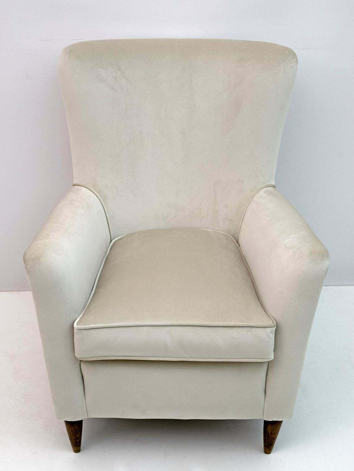 photo vinterior Pair Of Gio Ponti Mid Century Modern Italian Velvet Armchairs For Isa, 1950s