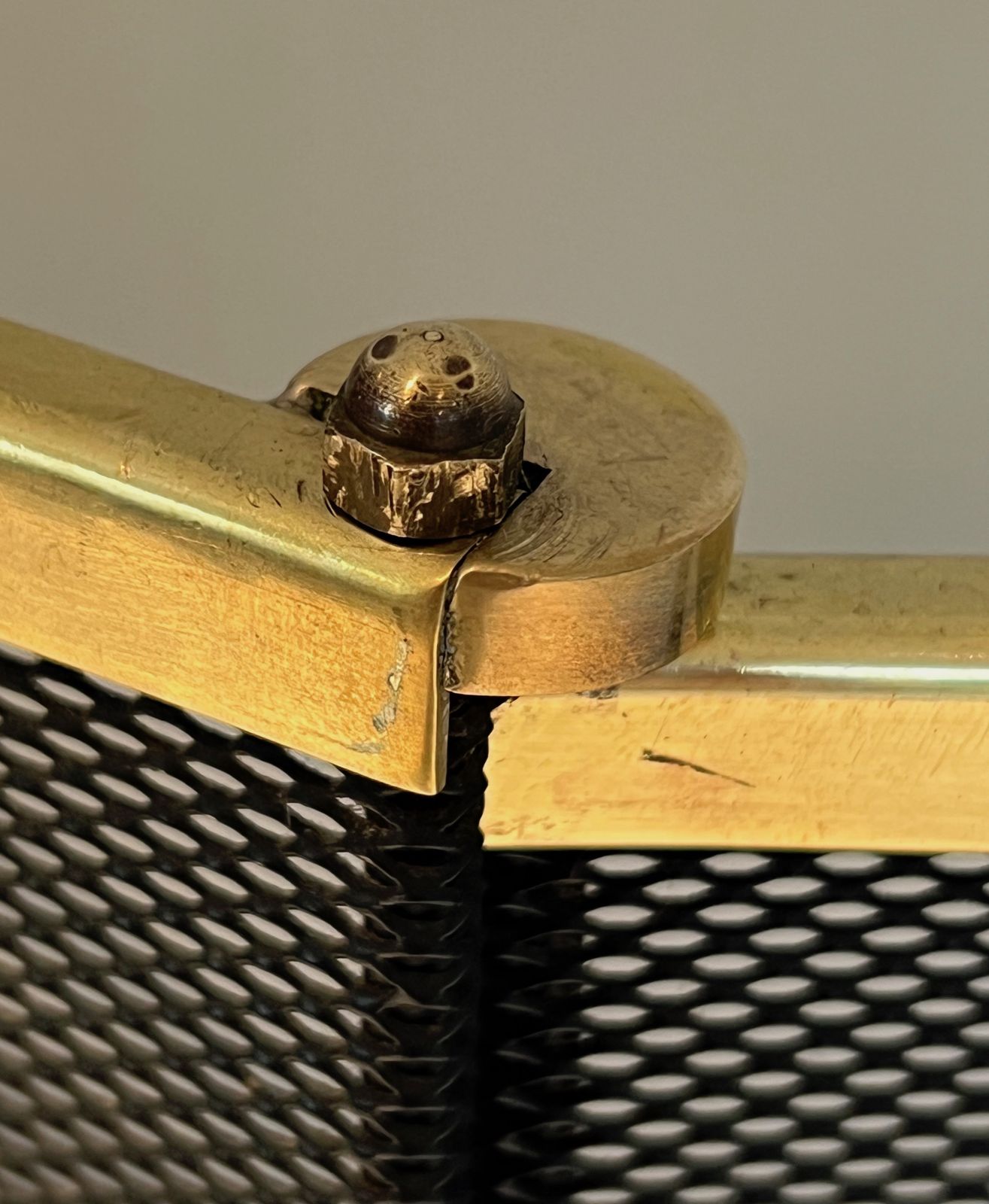photo furniture Brass And Grilling Fireplace Screen