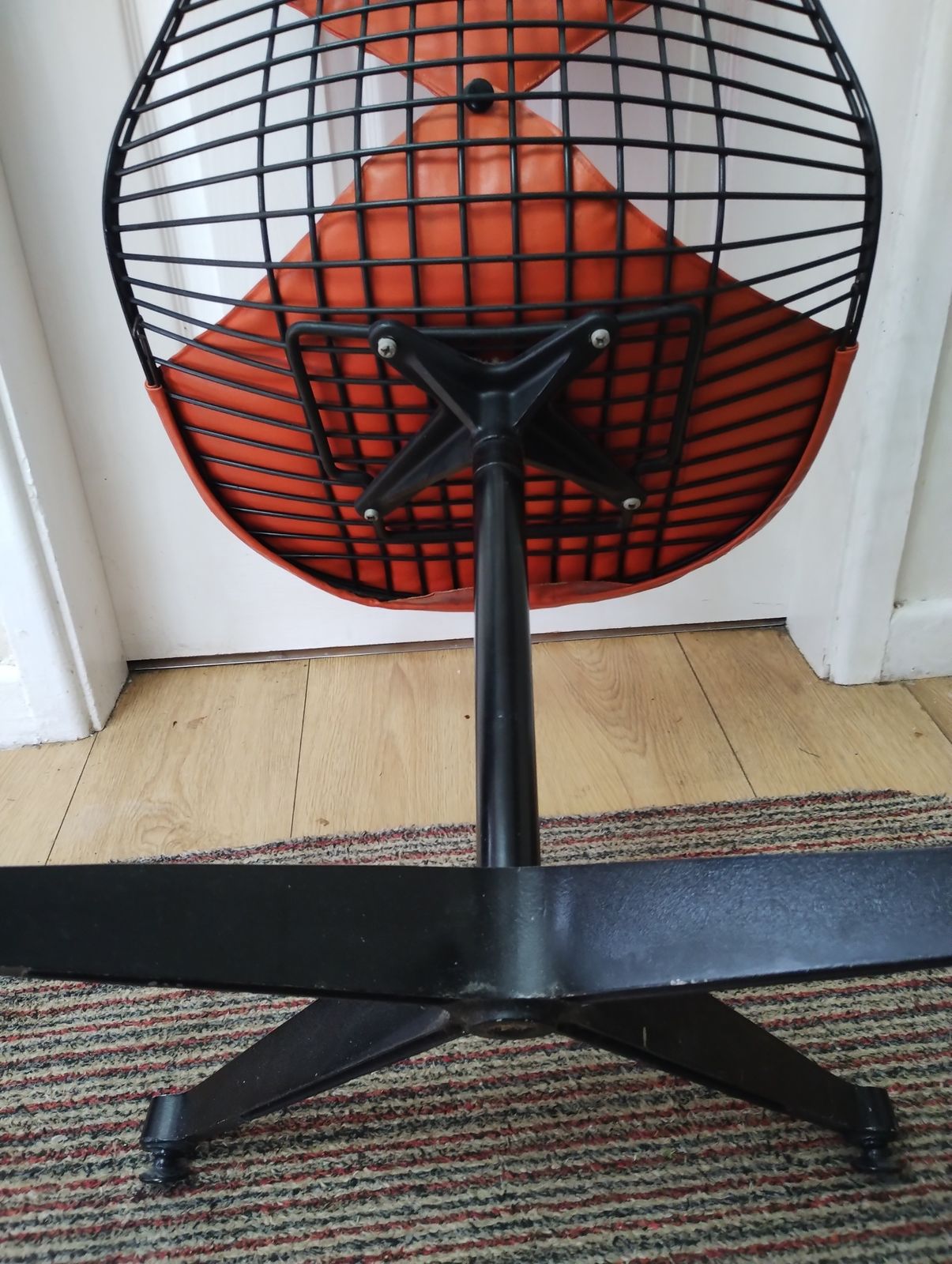 Original Herman Miller Eames Pkc 2 Bikini Pad Wired Swivel Chair photo vinterior