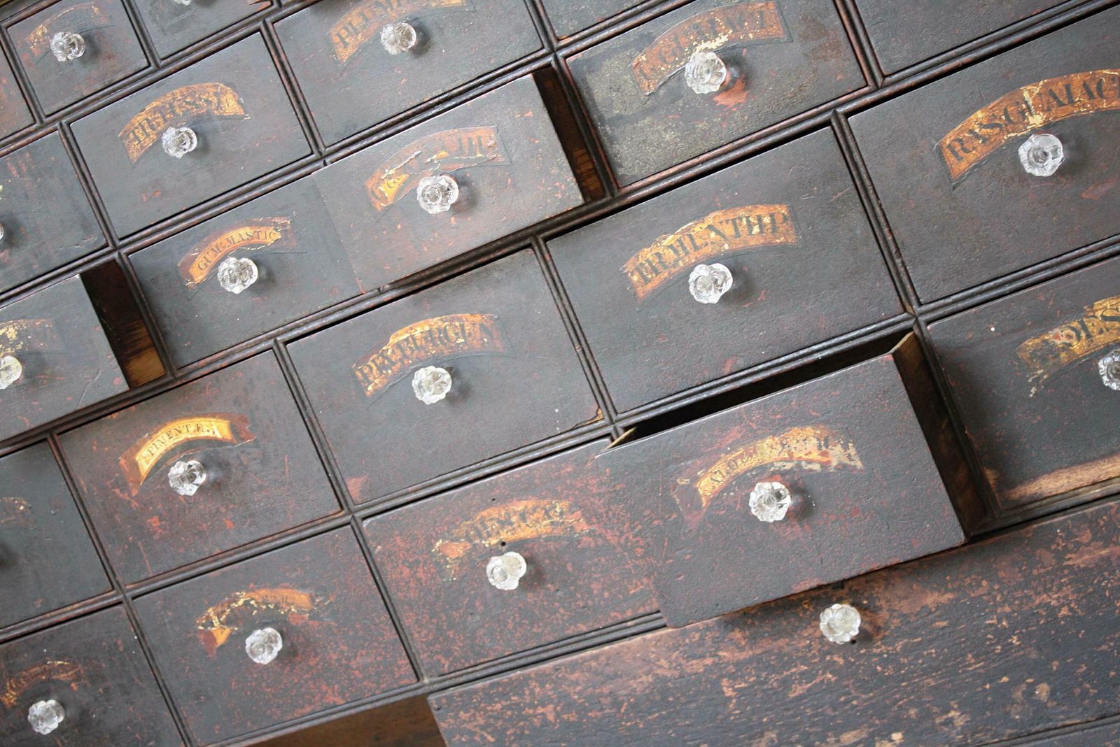Early 19th Century Chemist Apothecary Drug Pharmacy Drawers Bratley Pontefract photo vinterior