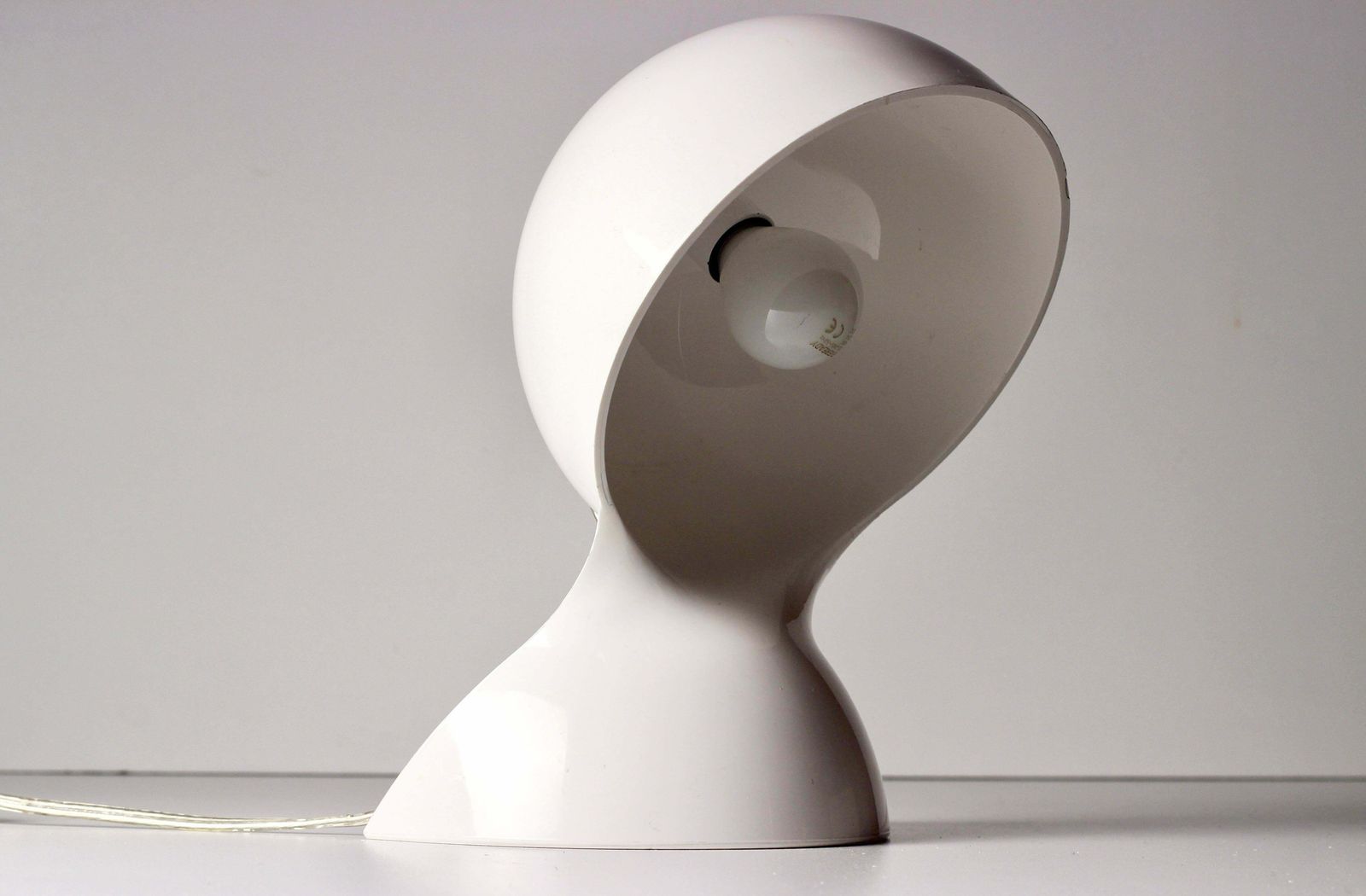 Dalu Table Lamp By Vico Magistretti For Artemide photo vinterior