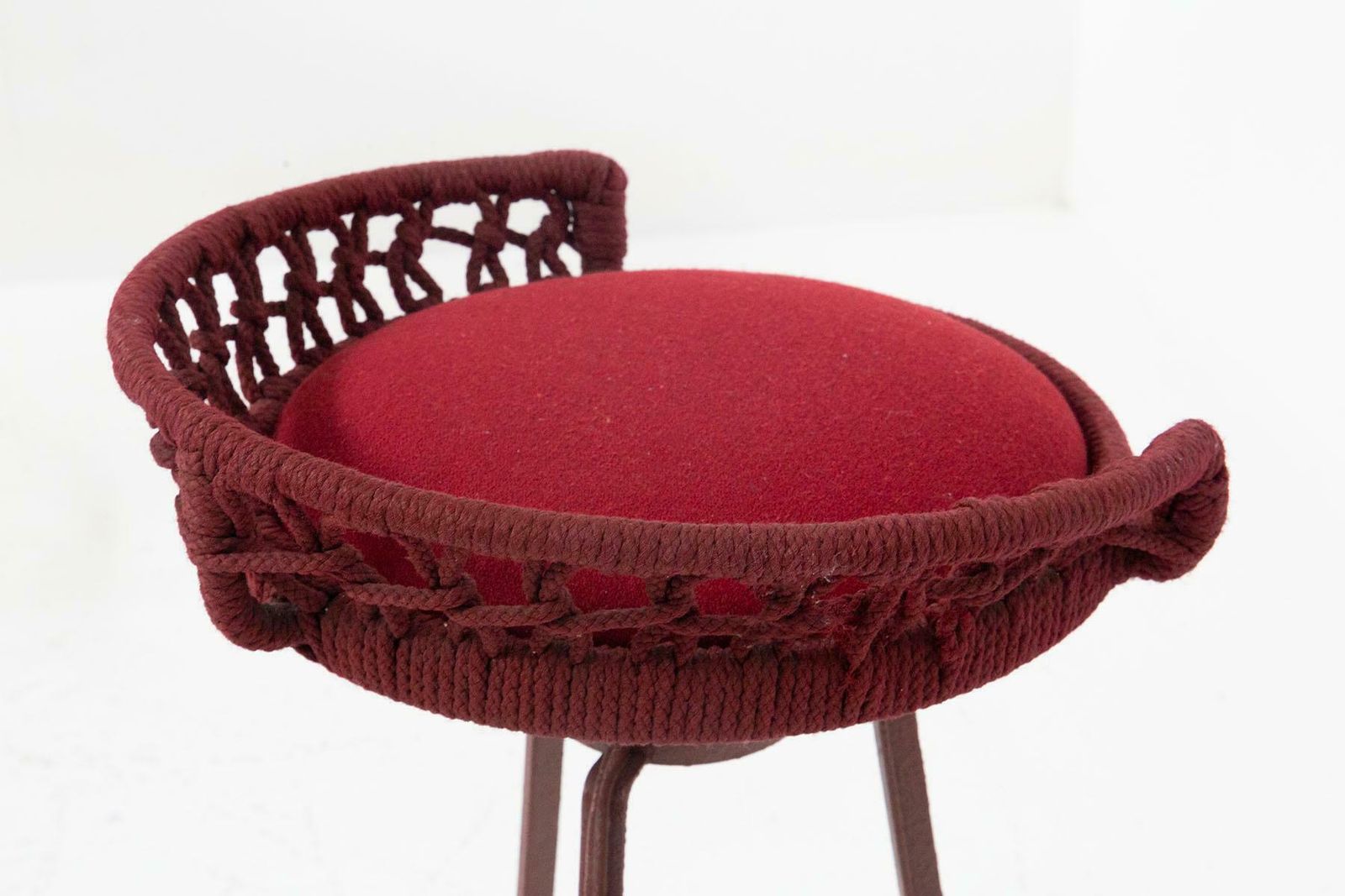 photo vinterior Marzio Cecchi Pair Of Italian Red Rope High Stools