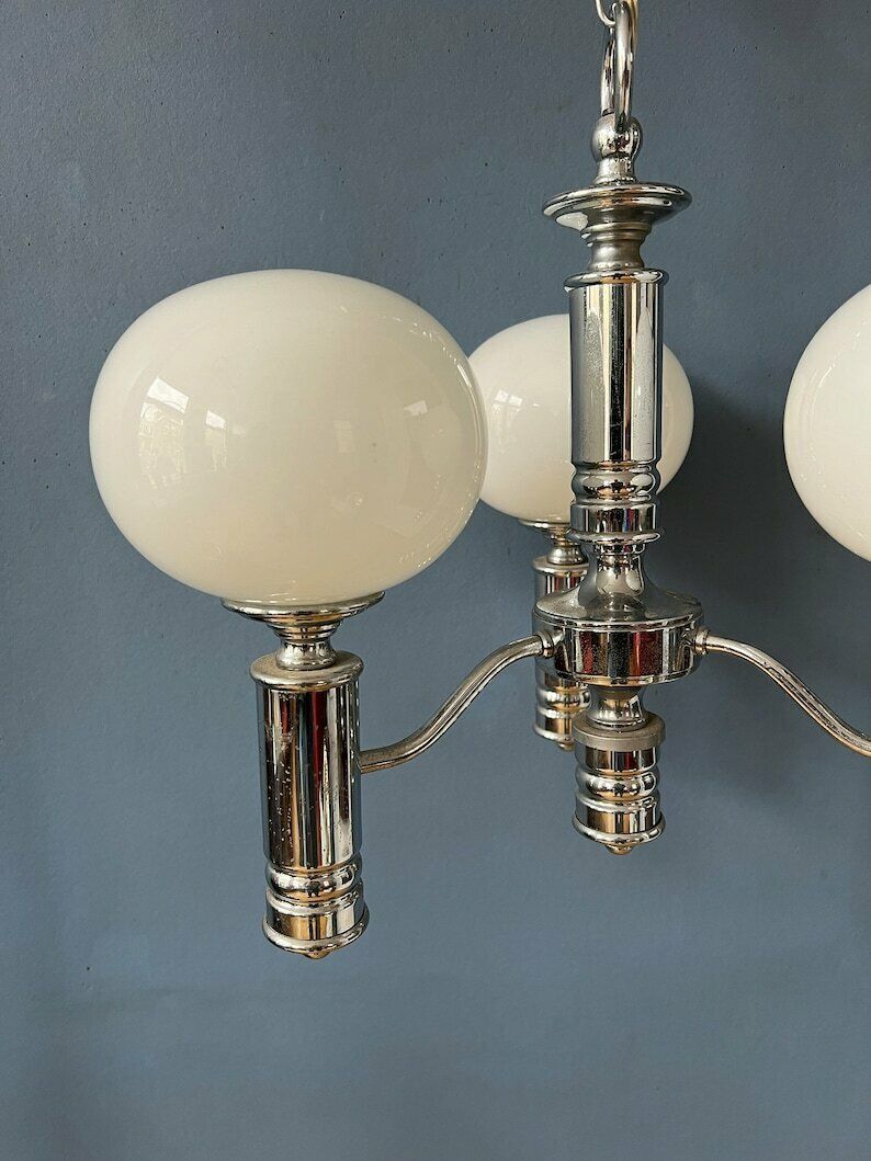 Mid Century Hanglamp Van Wit Opaalglас Met Chromen Frame photo vintage