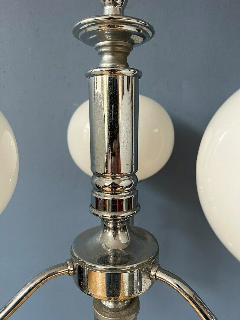 photo furniture Mid Century Hanglamp Van Wit Opaalglас Met Chromen Frame
