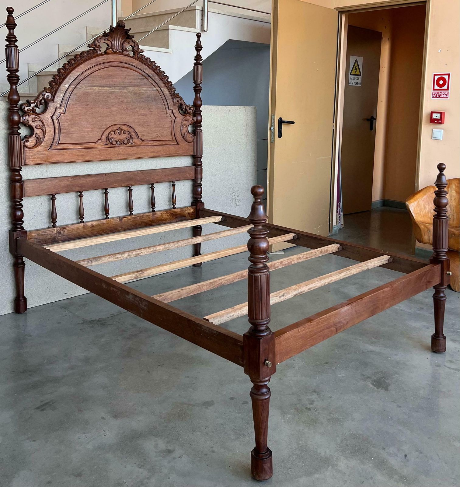 20th Century Full Bed, Original Four Fluted Poster Spanish Bed With Wood Slabs photo vinterior