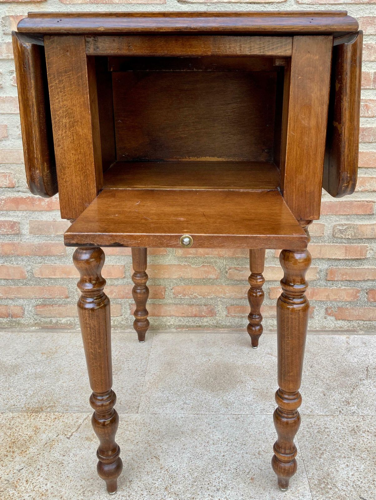 photo for sale Table de style Regency anglais en noyer à abattants, années 1890
