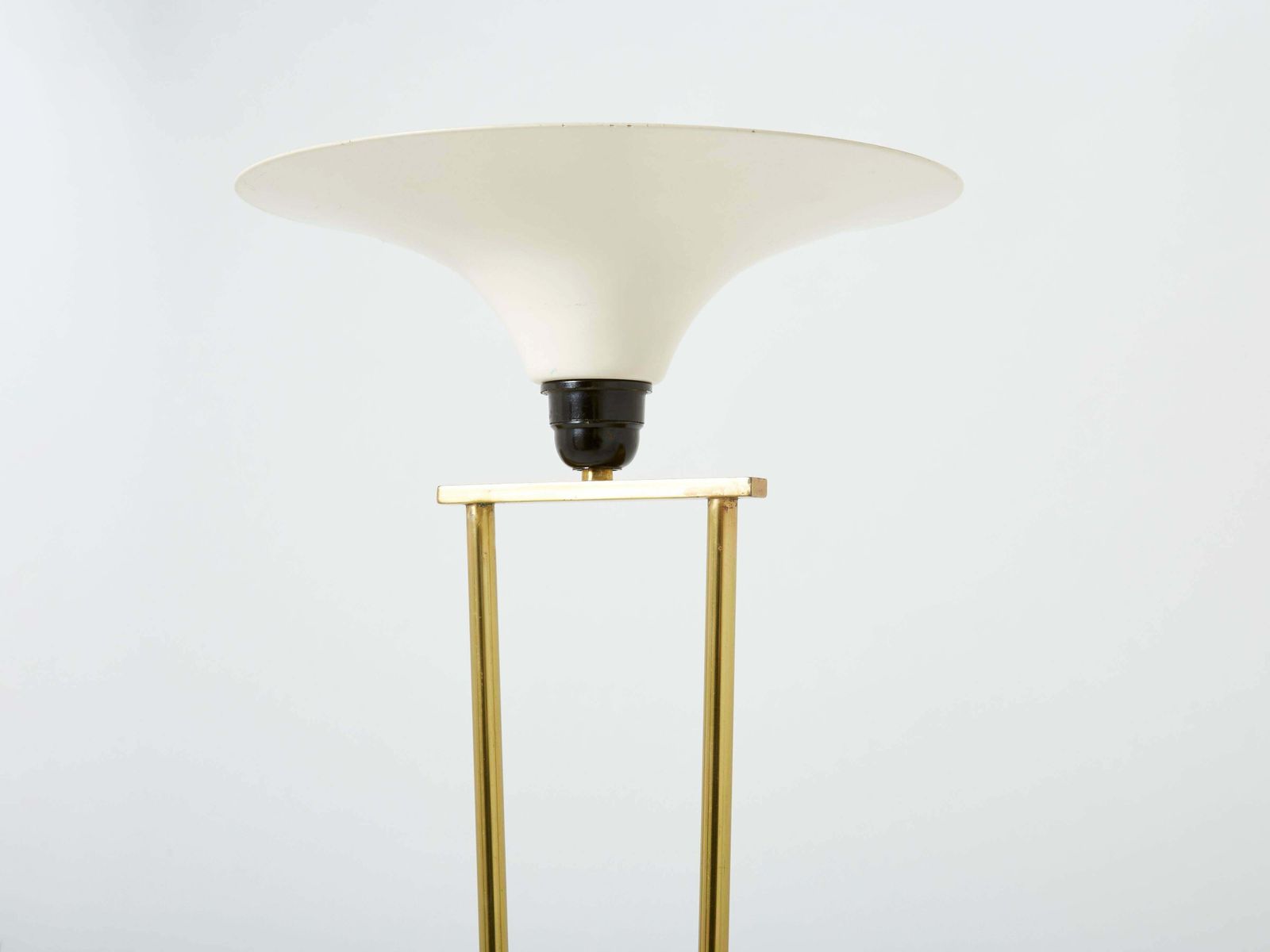 Lampadaire Stilnovo en laiton et opaline, socle en marbre, années 1960 photo furniture