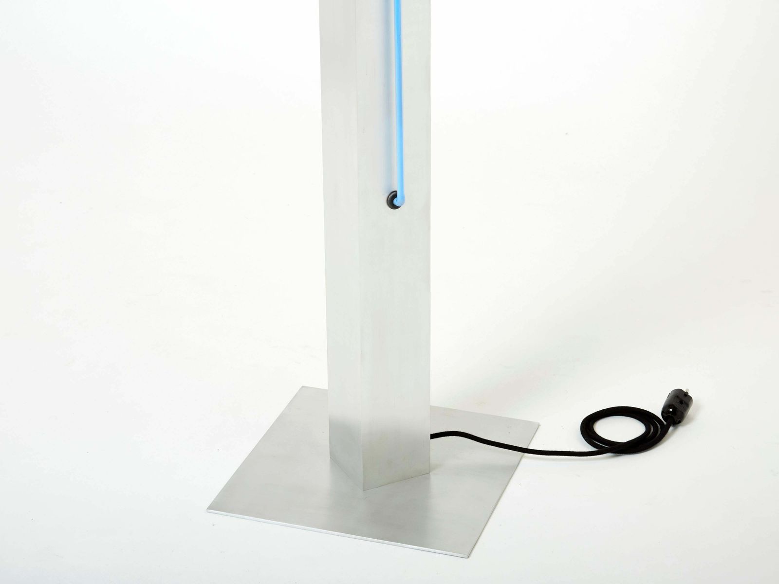 Lampadaire en acier au néon bleu, par Rudi Stern et Dan Chelsea pour Kovacs, 1983 photo Luminaires