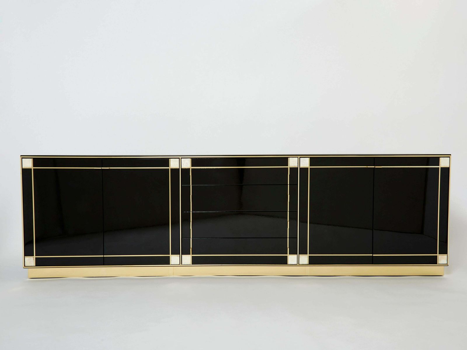 Buffet Pierre Cardin en laiton et laque noire avec incrustations de nacre, années 1980 photo buy