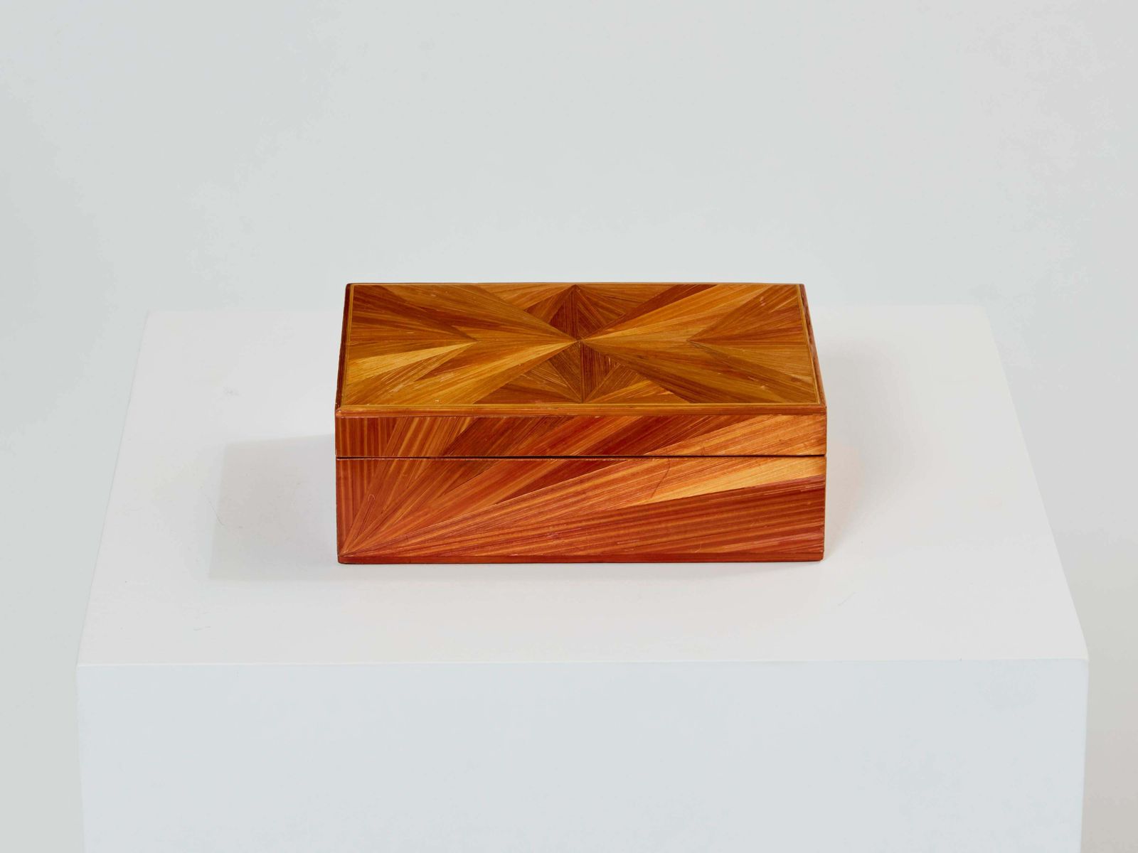 photo for sale Boîte en marqueterie de paille Jean Michel Franck, années 1930