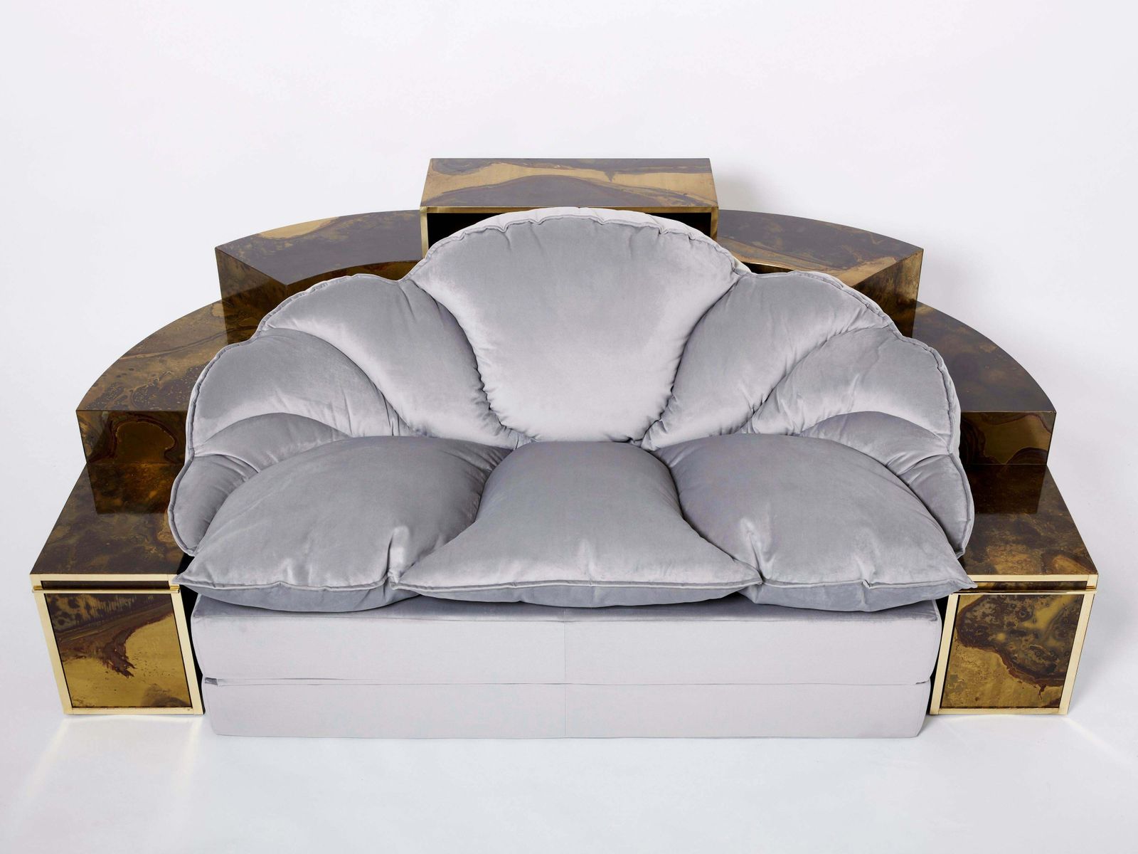 Canapé-lit Isabelle Richard Faure en laiton oxydé et velours, années 1970 photo furniture